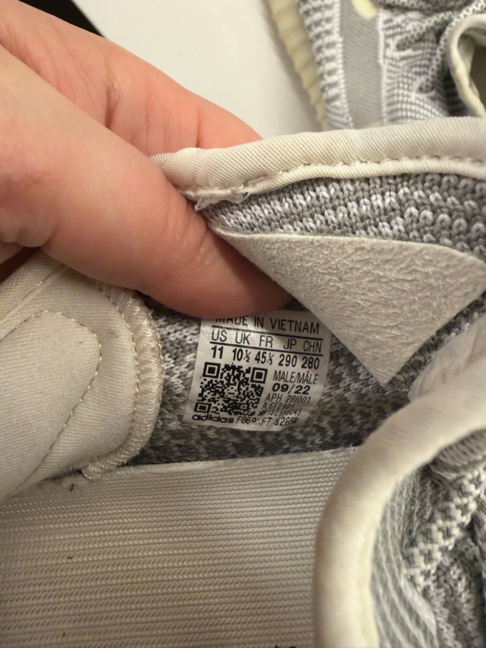 adidas Yeezy Boost 350 V2 Gray Cream - Picture 2 of 3